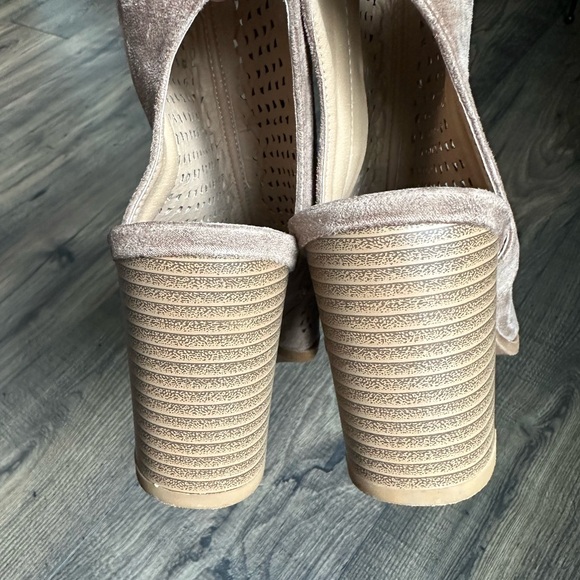 Bella Marie Women’s Ankle Bootie - Picture 4 of 8